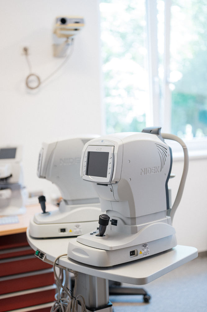 Modernster Behandlungsraum mit OCT-Gerät